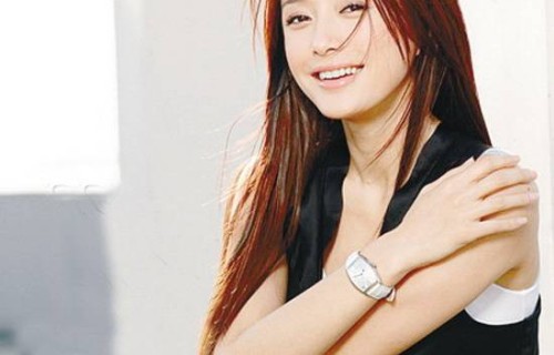 情感波折,秦岚45岁,错失初恋黄晓明,至今未婚未育!