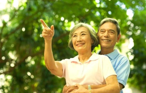 到了中年才彻底醒悟 父弱母强的家庭 养出来的孩子大多只有两种结局