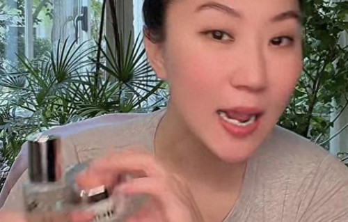 89岁谢贤前女友直播带货！小49岁称分手是男方不行，被批消费老人