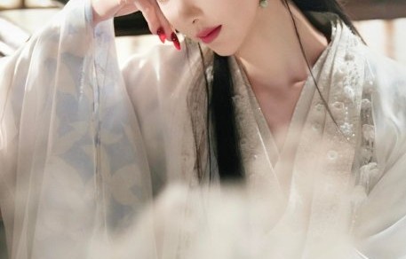 陈都灵在《月鳞绮纪》中饰演的“雾妄言”表现如何，能否抵消剧宣负面影响？