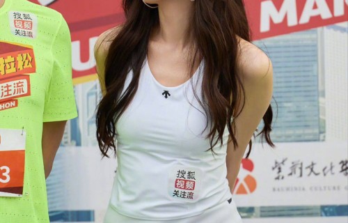 林志玲调侃自己老了，清唱《上海滩》自嘲暴露年纪：51岁的她，把岁月唱成了诗