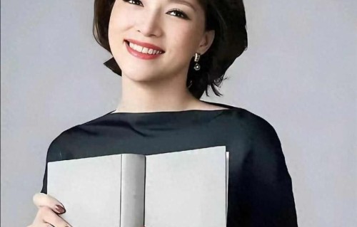 53岁董卿近况曝光！在上海与父母同住，离婚传闻背后真相浮出水面