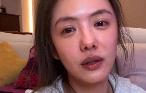 蔡文静一点也不文静！深夜酒后直播唱歌，经纪人紧急电话求下播