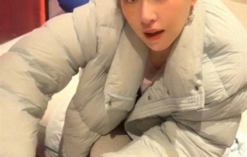 阚清子浪姐初舞台结束瘦出尖下巴，奖励自己一顿麻辣烫，状态很好