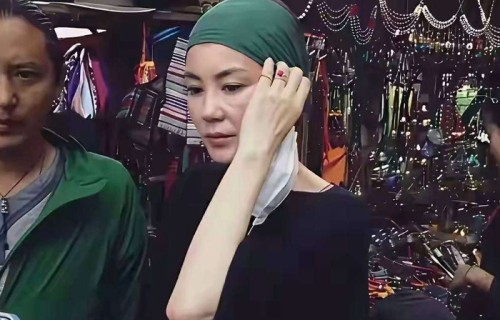 王菲素颜看话剧被拍，一句你管他干啥暴露顶级心态