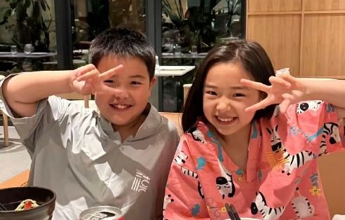 朵朵与董璇女儿小酒窝的青梅竹马友谊是怎样的？