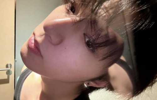 刘耀文素颜怼脸自拍，无滤镜“建模脸”被赞颜值天花板|修饰|舞台妆|浓妆|面颊|眉眼