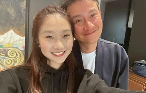 条条大路通罗马！不当明星的文章，在上海开饭店，女儿也为他宣传 