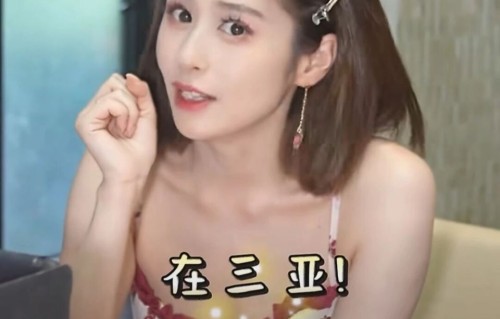 颖儿晒海边母女美人鱼写真，7岁小月亮完美遗传父母身高颜值基因