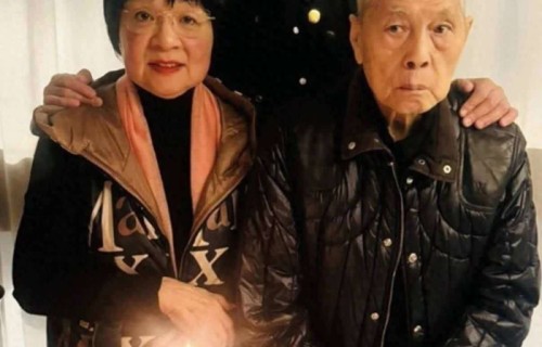 古天乐为妈妈庆生晒合照，逾90岁古爸爸罕露脸，他长得像妈妈