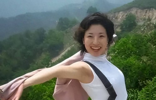 徐帆回应离婚9个月后,冯小刚王志文一起打球,和养女关系太亲密