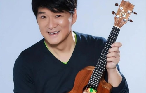 65岁周华健近况曝光！娶美国妻子40年不离不弃，如今儿女成为他的骄傲|岁月|音乐|婚姻|康粹兰|舞台