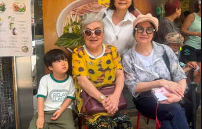 香港知名女星罕见露面，74岁仍优雅从容，曾是李小龙御用女主角