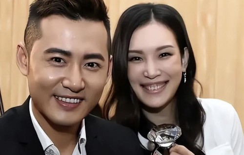 前国脚谢晖的前妻佟晨洁又离婚了，且没有娃，谢晖却儿女双全