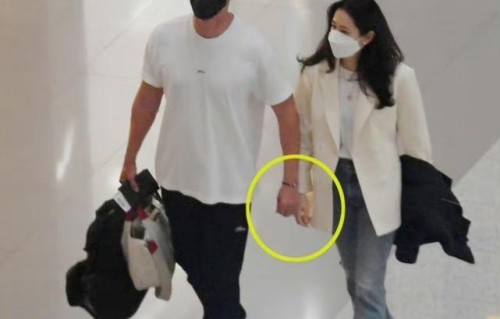 孙艺珍玄彬一家三口被偶遇,1岁多儿子首次露面,白白胖胖好可爱