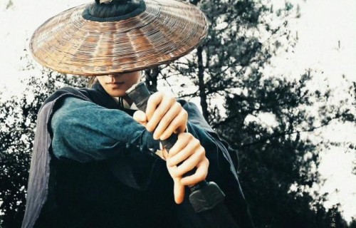 雨霖铃直播 开播即引爆热搜