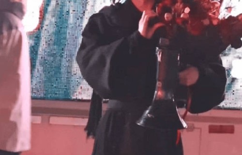 张凌赫过往有哪些被粉丝称道的宠粉行为？|凌探未来|语音|情人节|超级宝贝|美甲