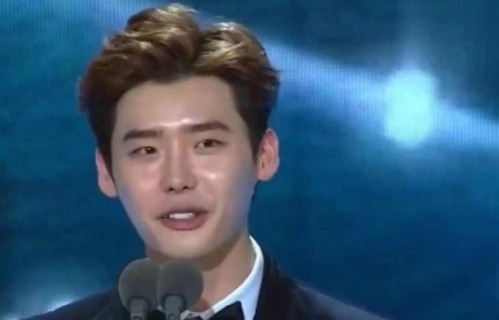 IU李钟硕突传分手！四年顶流恋情，这次是真是假？