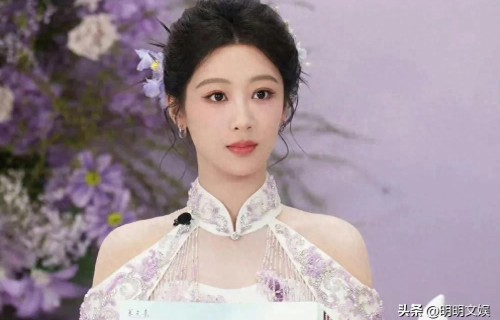 杨紫一句“没人通知我啊”爆火：呆萌背后，是最真实内娱模样 