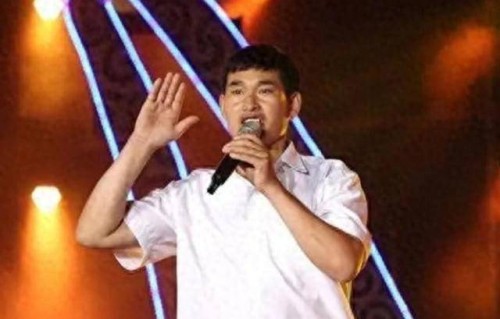 大衣哥五一连赶三场,10万出场费层层扒皮后,最后装进谁的钱包了