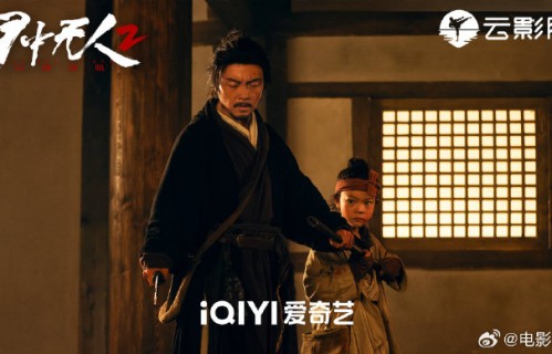 杨恩又在《火遮眼》和《目中无人2》中与谢苗合作的感受有何不同？