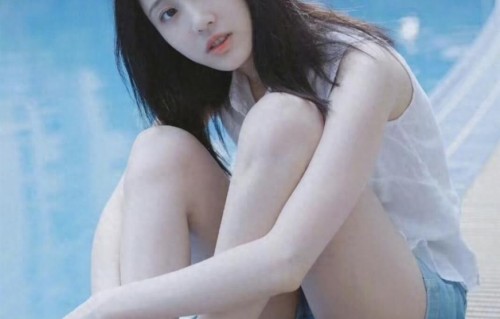 张慧雯 泳池美照、白皙温润，初恋白月光的味道!