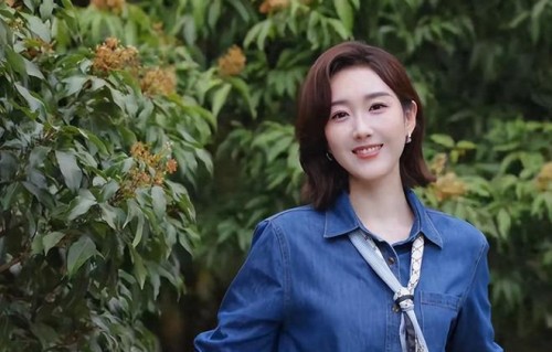 主持人王嘉宁：26岁进央视，29岁嫁人老公很帅，爱情事业都不误