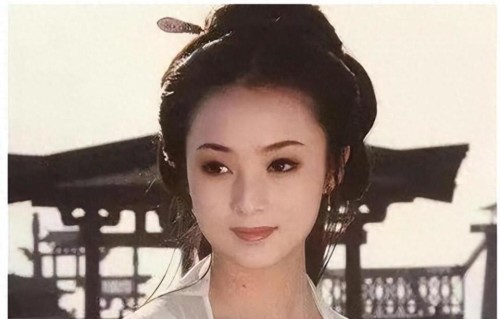 他是蒋勤勤前男友，人帅戏好，还娶了圈外妻子，如今儿子比他还帅