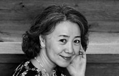 任程伟夫妇卖掉北京房子，办过户被偶遇，黄蕾头发半白但气质优雅