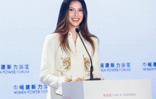 香港这天，何超琼甘当绿叶，郭晶晶主动让位，谷爱凌C位早有预兆