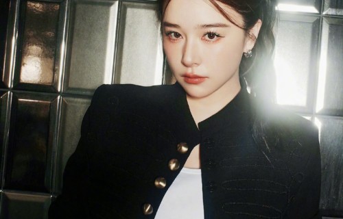 阚清子首秀薄荷眼妆亮相乘风2026初舞台