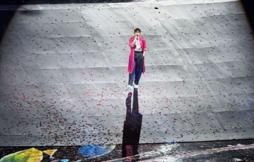 粉丝变嘉宾！张翅二刷张杰演唱会获专属拥抱，坐着小火车看演出