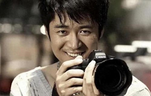 演员尚于博：28岁跳楼自杀，留17字感人遗言，母亲做的事功德无量