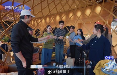《妻子的浪漫旅行2026》这一期中，除了金莎夫妇，还有哪些嘉宾有引发讨论的表现？