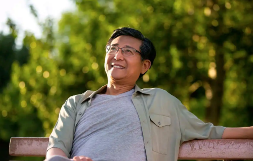 中年人的社交清醒：不再说服任何人，包括父母