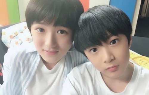 刘耀文宋亚轩出道十年纪念！广州演唱会合体演绎《小宇》引泪目