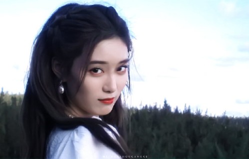 徐艺洋如何在《桃花坞》等节目中展现其“刚柔并济”的特质？