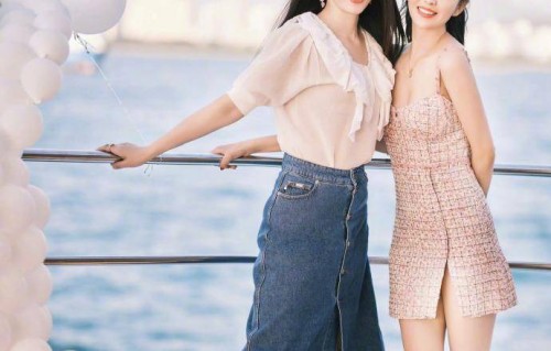 原创星二代不怯场!小酒窝让佟丽娅带她找宋亚轩握手,朵朵给她拍美照