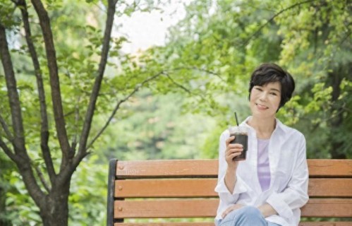 两性关系：不管你信不信，女性过了65岁后，基本都有这7个现状.