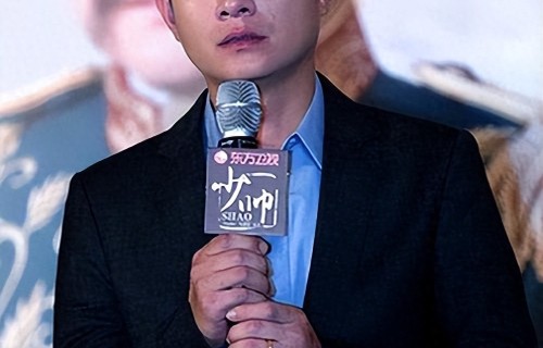 文章现状：在上海改行开饭店，41岁就满头白发，女儿长得像他翻版 