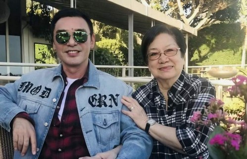 一路走好！香港知名男星101岁母亲离世，和妻子到美国奔丧
