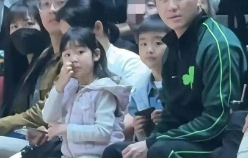 何猷君奚梦瑶一双儿女正面被曝光,儿子像爸爸,女儿像妈妈