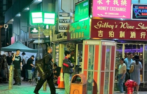 香港男神电影新造型曝光，光头胡须男人味爆灯，颠覆昔日形象