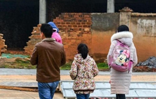 回家，为何总带着愧疚？父母养老金太低，压垮了多少游子的心！