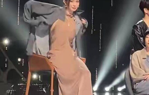 歌手这一夜：沈梦辰冻到发抖，窦靖童庾澄庆聊恩利，那英被喊老师