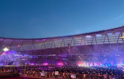 周深苏州演唱会变大型宠粉现场，8万人见证文化融合与十年成长
