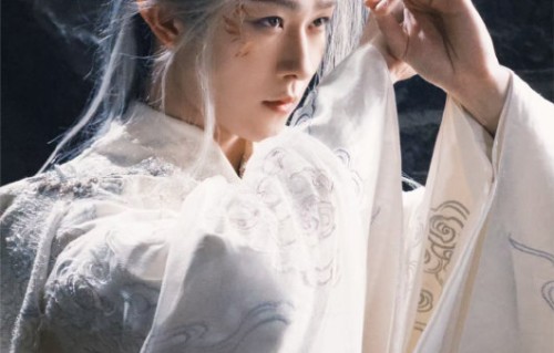 田嘉瑞在《月鳞绮纪》中如何演绎性格反差巨大的双角色？