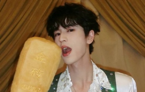 王玉雯和张凌赫在《开始推理吧》中扮演的是什么角色？