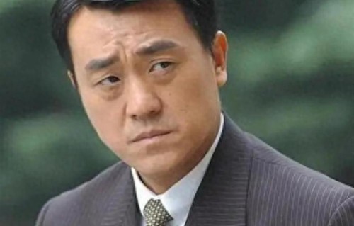 戏里滑头百态，戏外温润君子何冰：半生守戏，一世守心