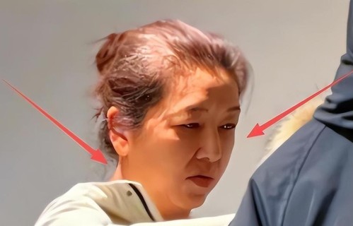 57岁江珊超市买菜照刷屏：她的松弛感，给所有在感情里紧绷的女人上了一课